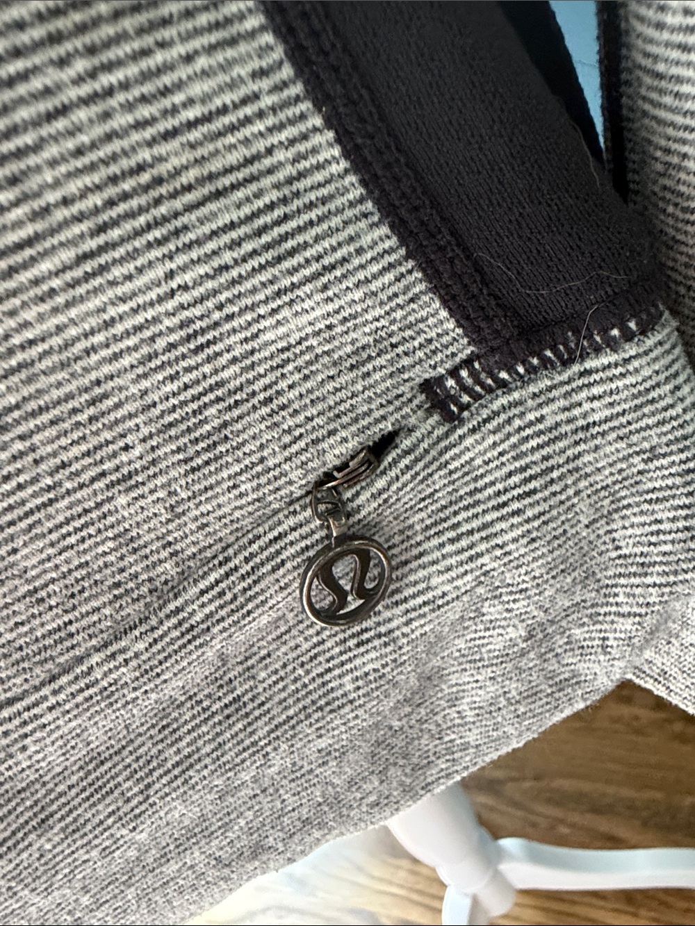 Lululemon Long Sleeve Athletic Top in Heather Gray with Black Panels - Picture 4 of 8